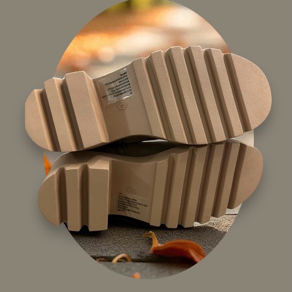 Universal Thread Super Chunky Ankle Boots. Brown. Size: 8.5 - Picture 6 of 13